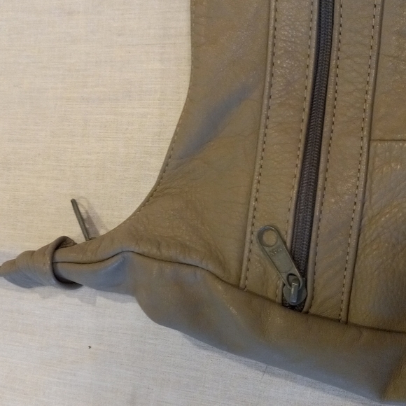 Satchel - Picture 2 of 12